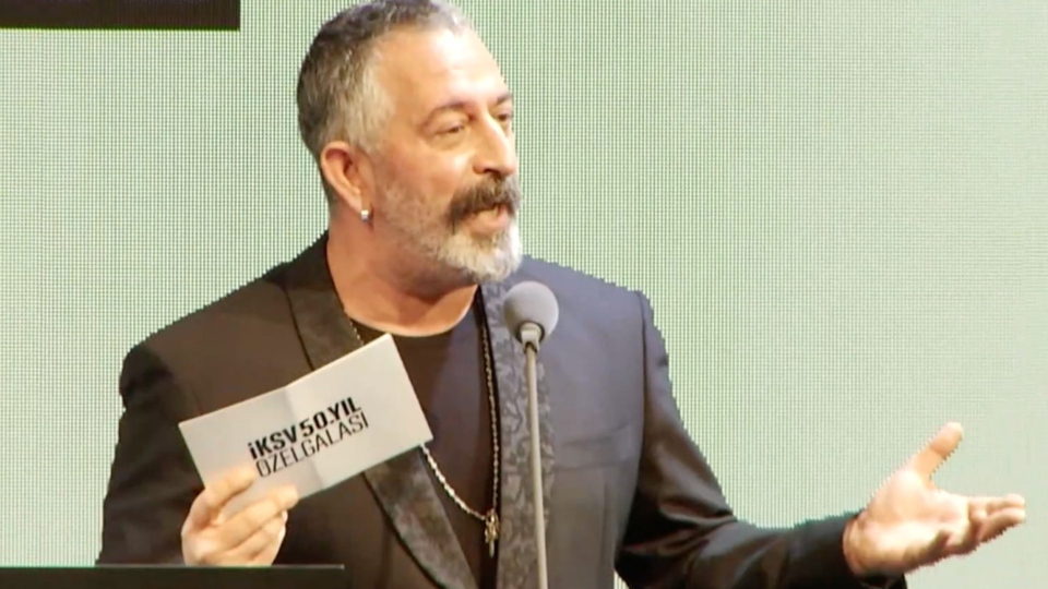 Cem Yılmaz'dan 'milyarder' esprisi