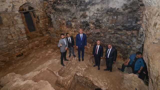 Bakan Ersoy Midyat yer altı şehrini gezdi