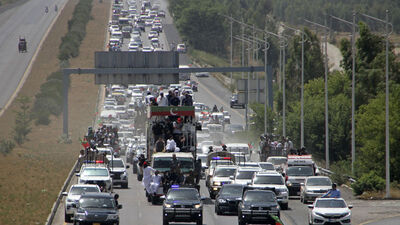 Pakistan'da eski Başbakan Han'ın destekçileri polisle çatıştı