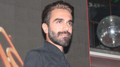 "Rüküş giyinen kadınlara bile 'şık' demek zorunda kalıyorum"