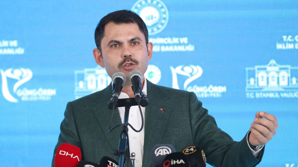 Bakan Kurum Atatürk Havalimanı'nda: Hem Fethi kutlayacağız hem fidan dikeceğiz