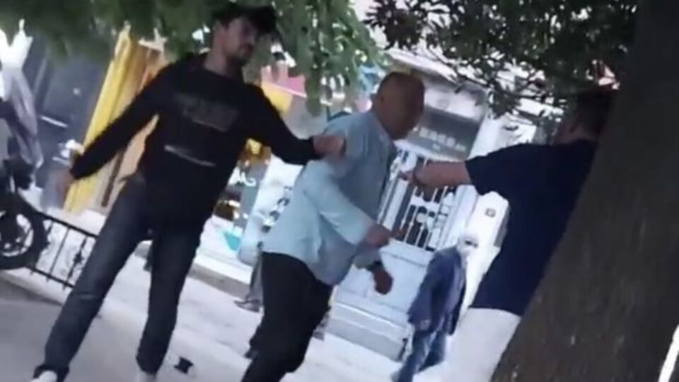 Ortalık karıştı! Oğlunun kavga ettiğini gören baba ne yaptı?