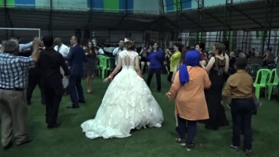 Kır düğünü hayali kuran çifte halı saha şoku