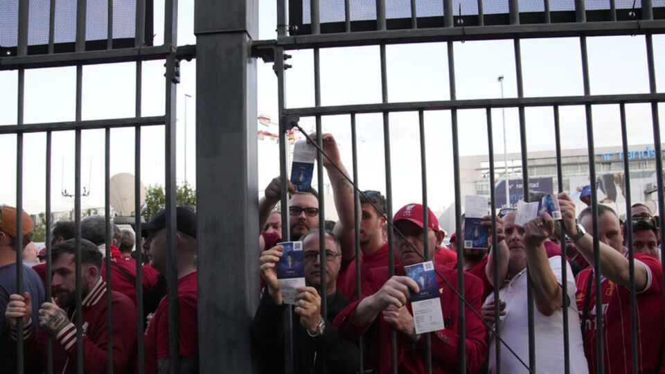 Dev finalinin saatine üç erteleme!