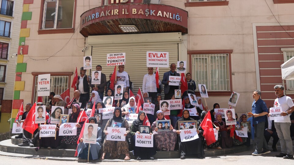 Evlat nöbeti 1000'inci gününde!