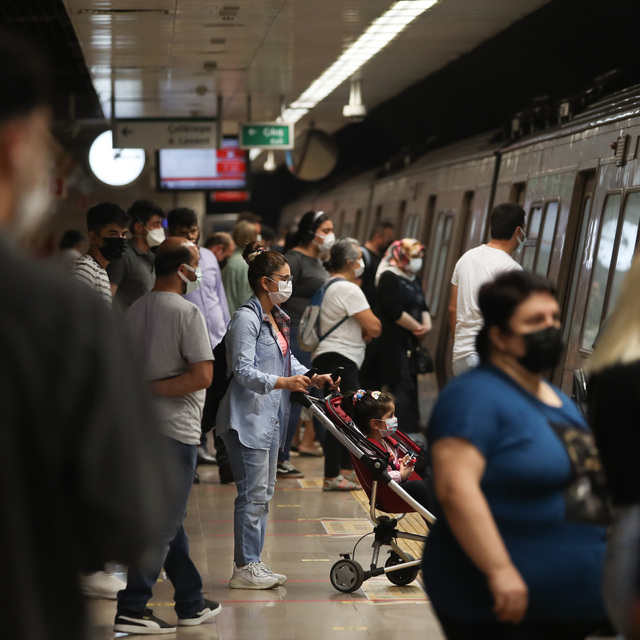 Toplu taşımada maske şartı kalktı