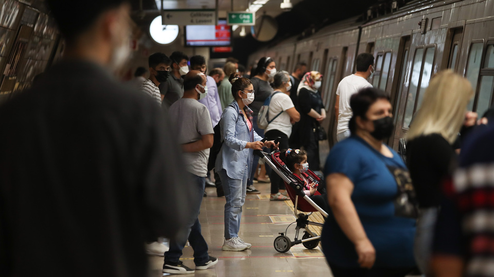 Toplu taşımada maske şartı kalktı