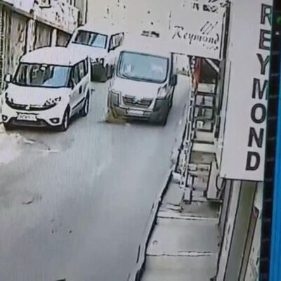 Vicdansız! Köpeği ezip yoluna devam etti