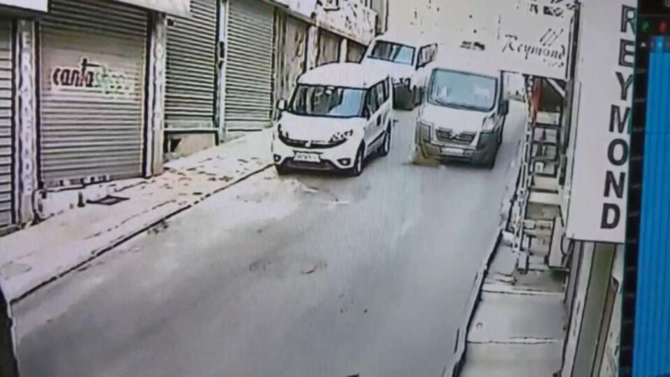 Vicdansız! Köpeği ezip yoluna devam etti