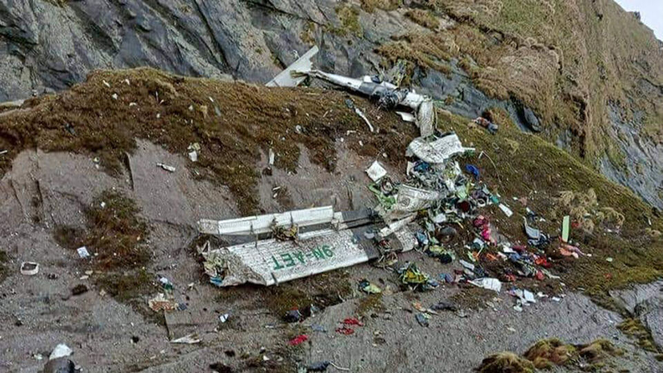 Nepal'de kaybolan uçağın enkazı bulundu