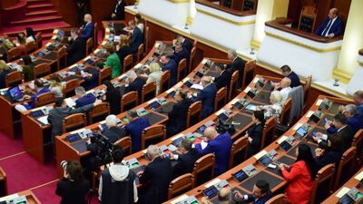 Arnavutluk'da adaysız Cumhurbaşkanlığı turu