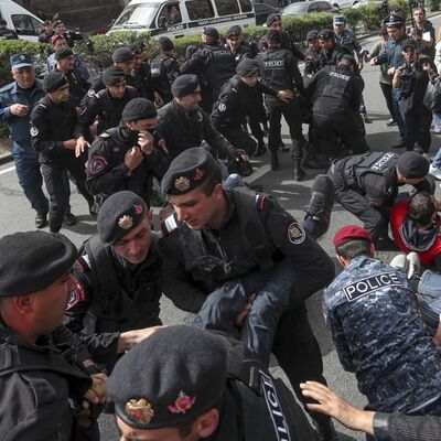 Ermenistan'da hükümet karşıtı protesto!
