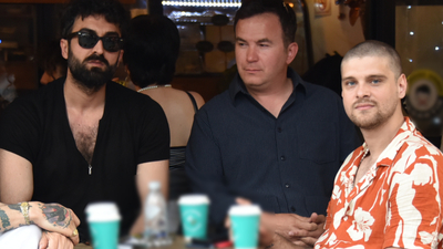 "Tatile gidemiyorum, tatildeymiş gibi giyineyim!"