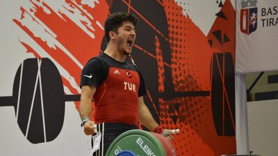 Muhammed Furkan Özbek'ten 3 madalya