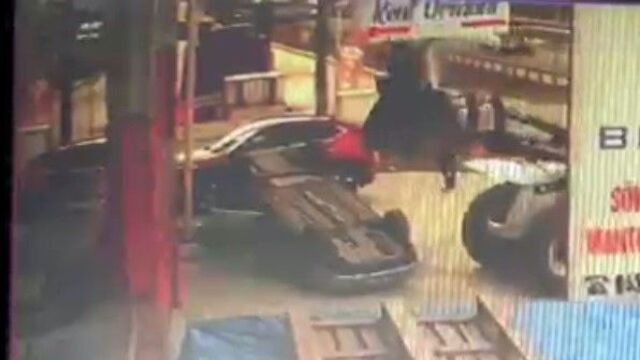 Akılalmaz olay! Otomobili böyle devirdi