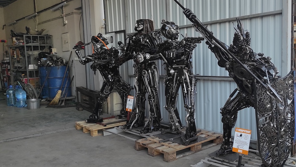 Hurda otomobil parçalarından sanat!