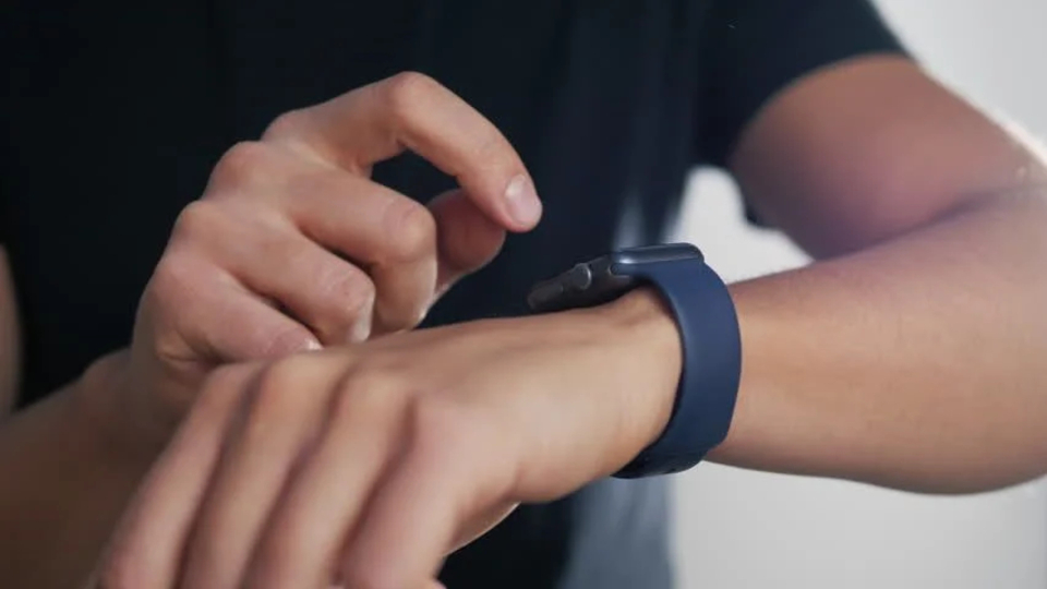 3 akıllı saatten birini o sattı