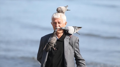 Tüm harçlığını güvercinlere harcıyor