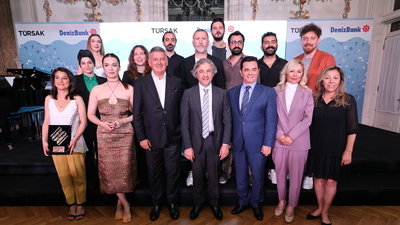 Ödül törenine damga vurdular