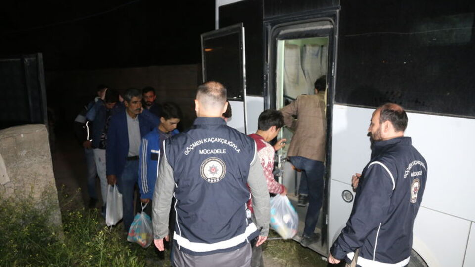 Bir evden 20 kaçak göçmen çıktı!
