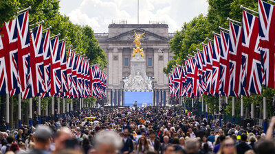 İngiltere'de tarihi gün: Kutlamalar başlıyor