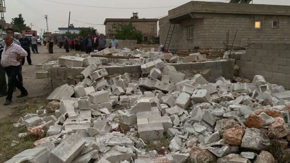 Şiddetli fırtınanın ardından bina çöktü