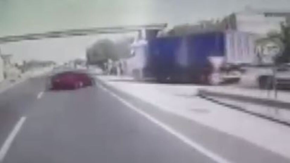 Ölü sayısı 3'e çıktı! Dehşet anı kamerada!