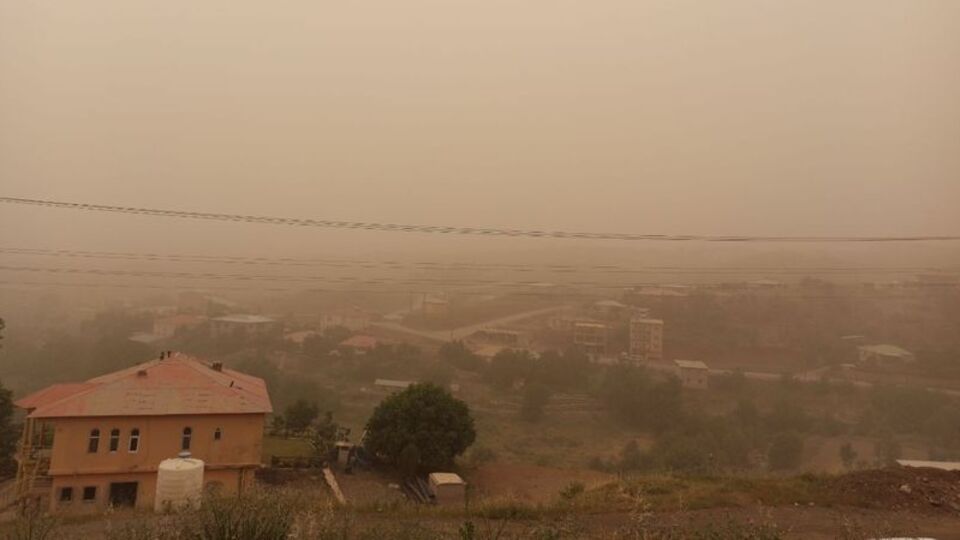 Toz bulutları bazı illerde etkili oldu