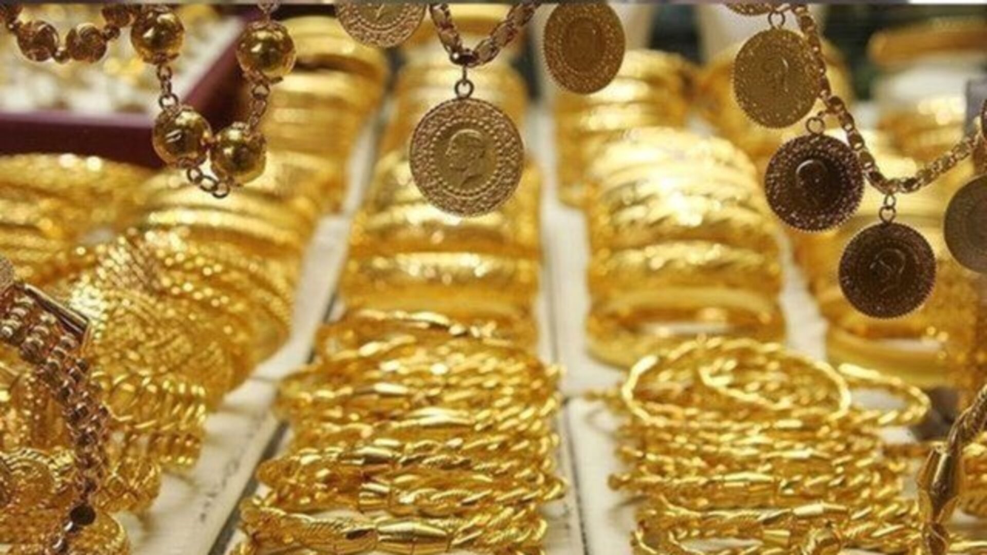 Nugget самородок. золото на раб стол медь кристаллы. природное золото.