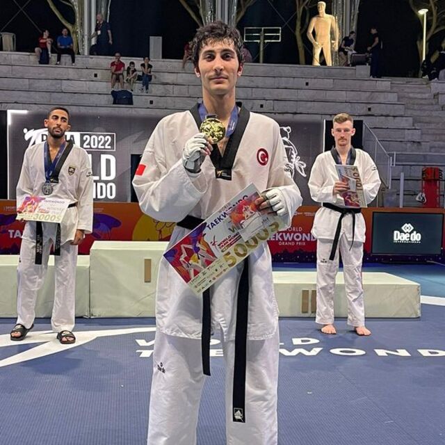 Hakan Reçber'den tarihi altın madalya