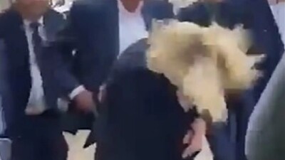 Fransa'da aşırı sağcı Le Pen'e yumurtalı saldırı