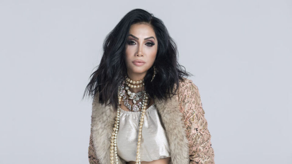 Hem annelik hem yeni şarkı heyecanı