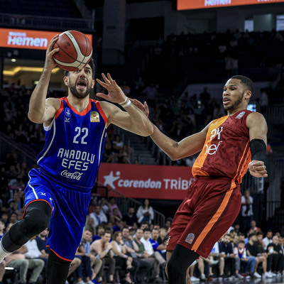 Anadolu Efes finalde