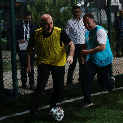 Bakanlar ile milletvekilleri maç yaptı