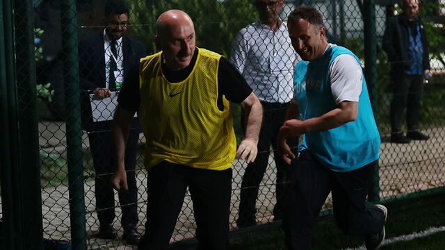 Bakanlar ile milletvekilleri maç yaptı