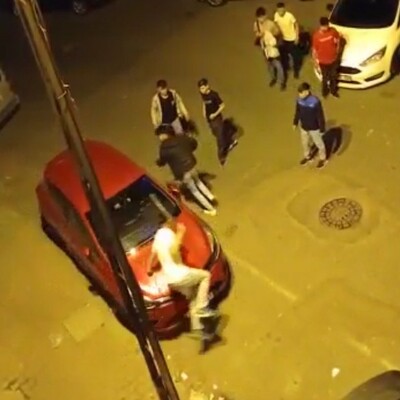 Sokak arasında döner bıçağı ile dehşeti yaşattı!