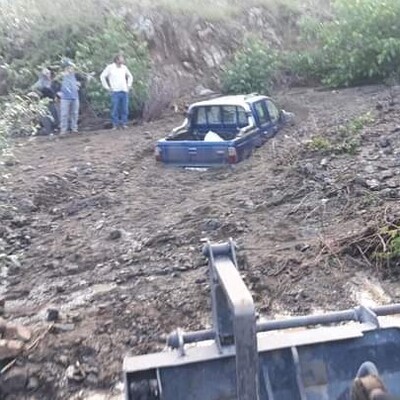 Adana'da yaşandı! Araçlar toprağa gömüldü