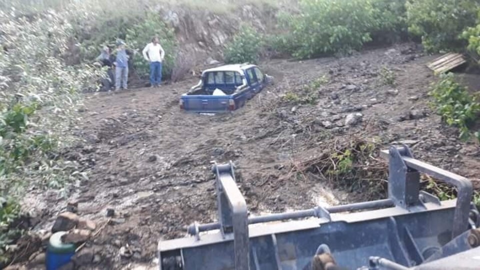 Adana'da yaşandı! Araçlar toprağa gömüldü