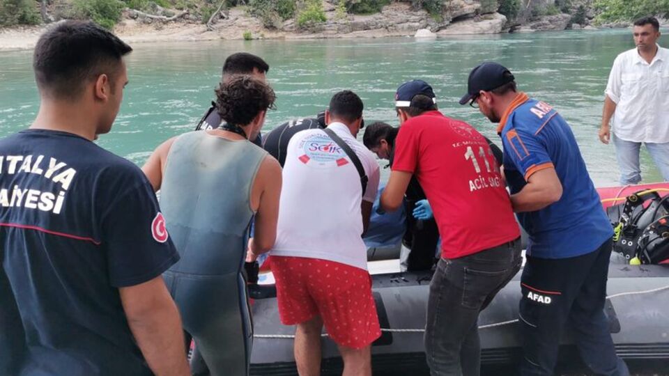 Irmağa giren öğrenci boğuldu