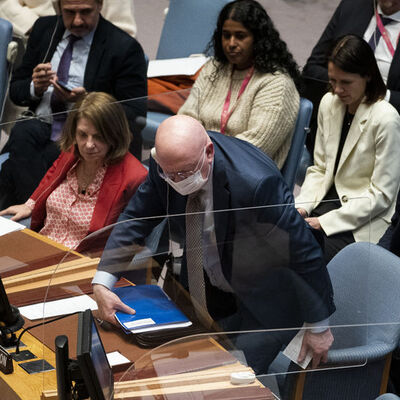 BMGK'da gergin anlar: Rus büyükelçi salonu terk etti!