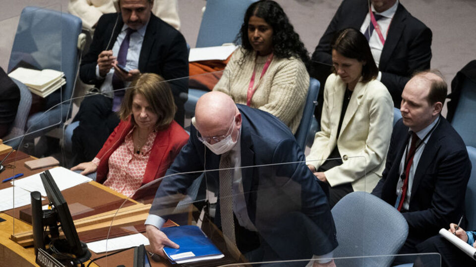 BMGK'da gergin anlar: Rus büyükelçi salonu terk etti!