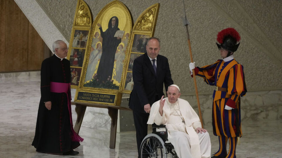 Papa Francis görevi bırakacak mı?