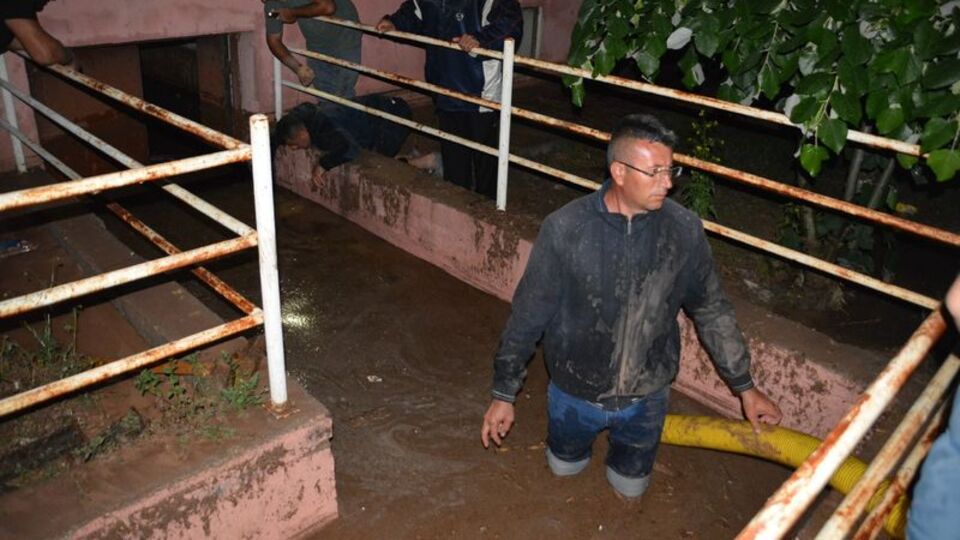 Sivas'ta iki ilçede sel; bazı evler hasar gördü