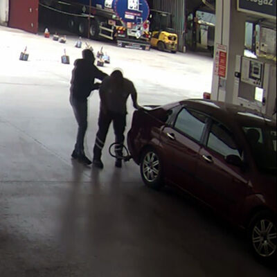 Akaryakıt istasyonuna gitti! Oyuncak tabancayla soygun!