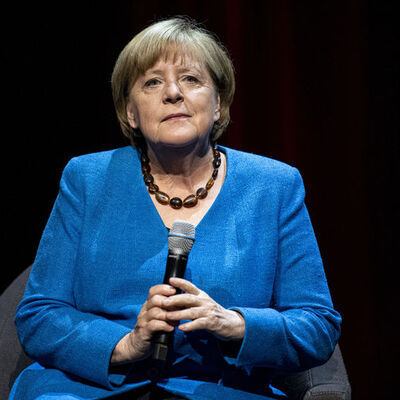 Merkel ilk kez kamuoyunun önünde konuştu!