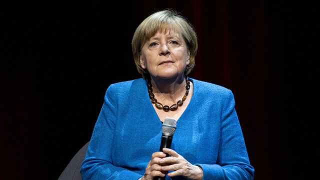 Merkel ilk kez kamuoyunun önünde konuştu!