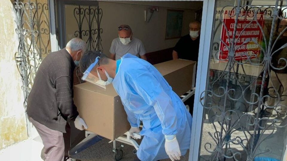 Keneyi kendi çıkardı, hayatını kaybetti