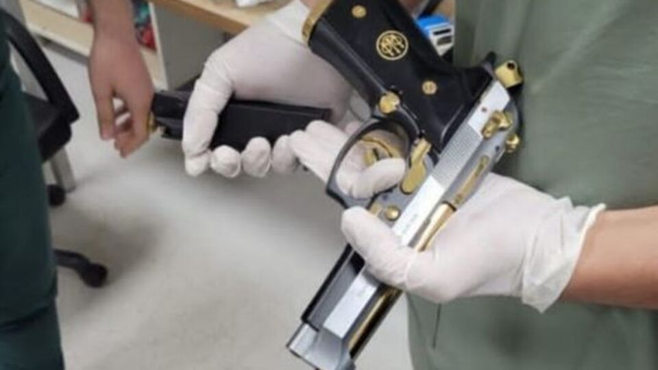 Doktoru darp edip silah çektiler!