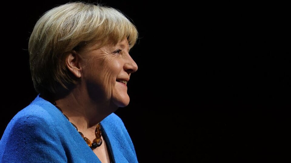 Ukrayna savaşı: Merkel, Putin'le kurduğu ilişkilere yönelik eleştirileri 'Özür gerektirecek bir şey yapmadım' diyerek reddetti