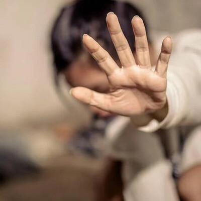 Kayınpederi darbetti, kocası silahla vurdu!